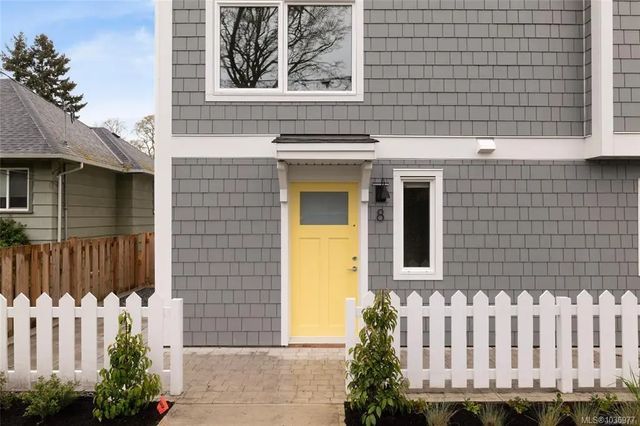 2 of 22 - 2536 Shelbourne St 8, Victoria, BC