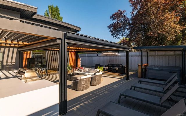 5 of 60 - 330 Irving Rd, Victoria, BC