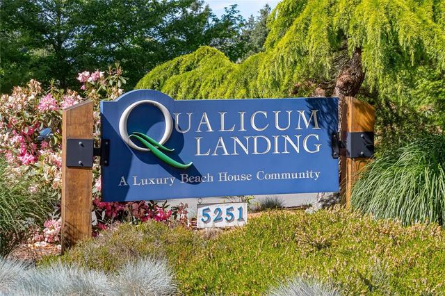 2 of 69 - 5251 Island Hwy W 15, Qualicum Beach, BC