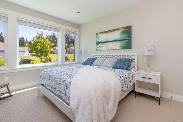 5 of 69 - 5251 Island Hwy W 15, Qualicum Beach, BC