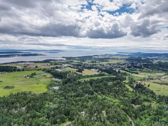 5 of 23 - 8278 Thomson Pl, Central Saanich, BC