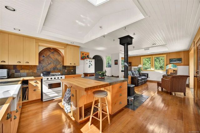 5 of 41 - 1252 Isabella Point Rd, Salt Spring, BC
