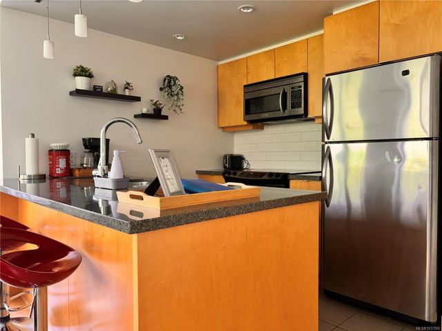 5 of 33 - 760 Johnson St 208, Victoria, BC