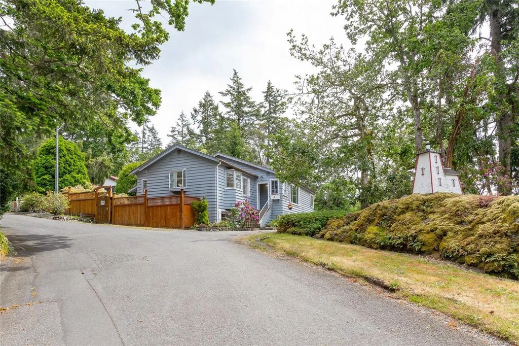 6755 Wallace Dr 2, Central Saanich
