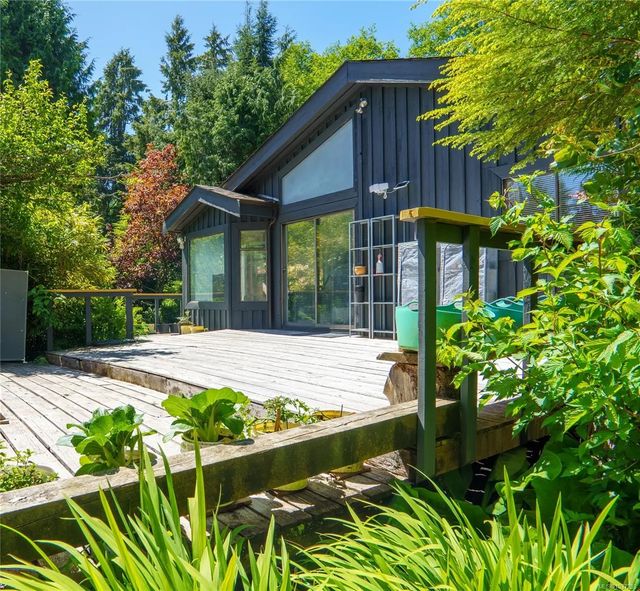 2 of 46 - 1334 Chesterman Beach Rd, Tofino, BC