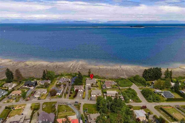 3 of 20 - 4778 Kilmarnock Dr, Courtenay, BC