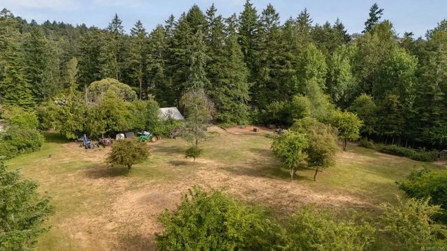 2 of 10 - 485 Beaver Lake Rd, Saanich, BC