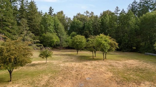 5 of 10 - 485 Beaver Lake Rd, Saanich, BC