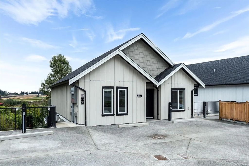 7057 Central Saanich Rd 101, Central Saanich