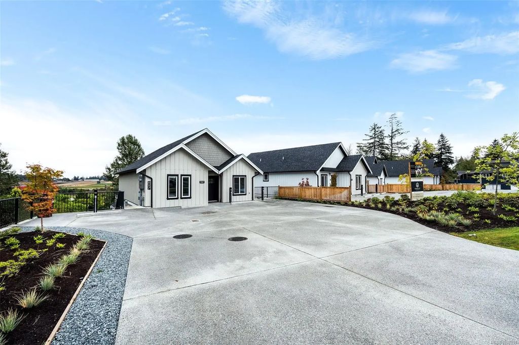 7057 Central Saanich Rd 101, Central Saanich