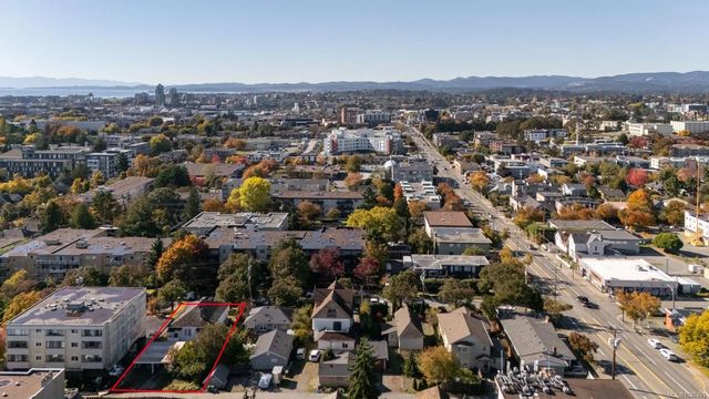 2 of 27 - 2639 Prior St, Victoria, BC