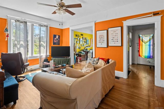 5 of 27 - 2639 Prior St, Victoria, BC
