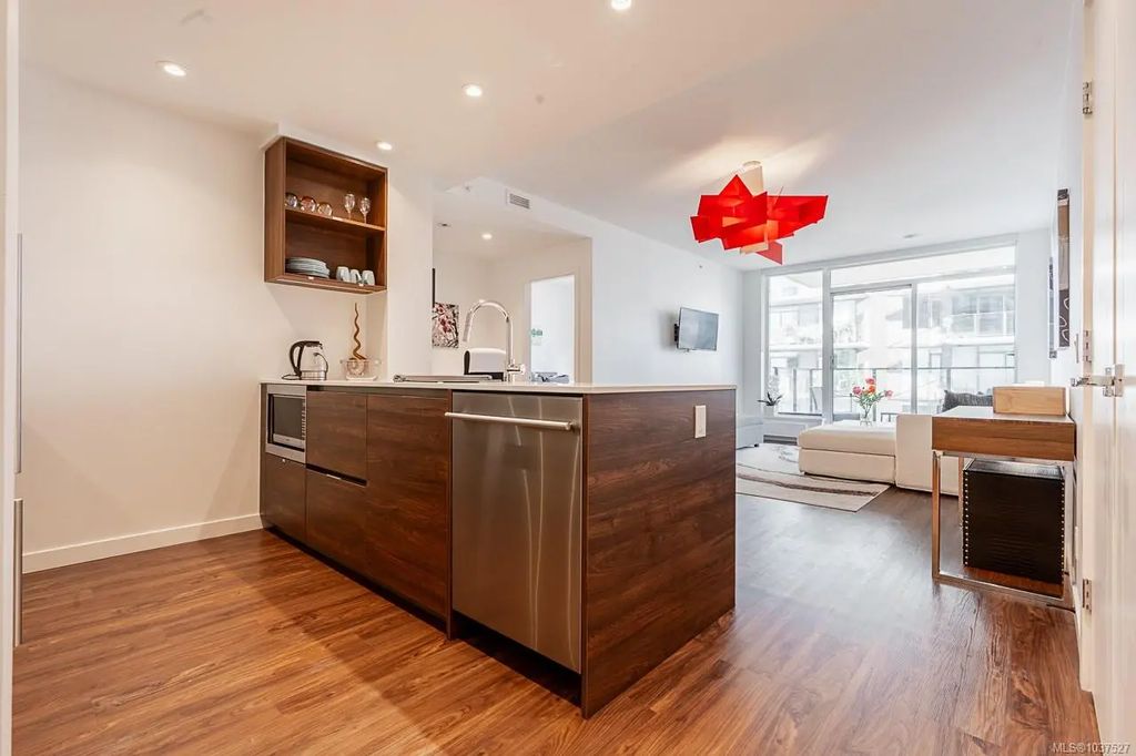 369 Tyee Rd 604, Victoria