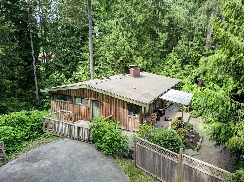300 Walkers Hook Rd, Salt Spring