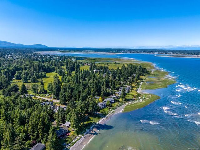 2 of 46 - 4218 Island Hwy S, Courtenay, BC