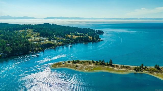 4 of 9 - 7070 Fisher Rd, Sooke, BC
