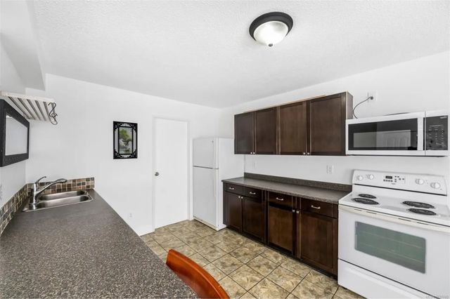 2 of 34 - 18 King George St 99, Lake Cowichan, BC