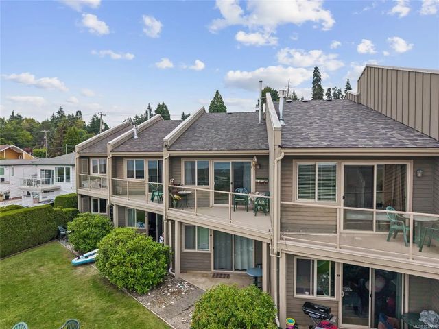 2 of 42 - 3295 Island Hwy W 220, Qualicum Beach, BC