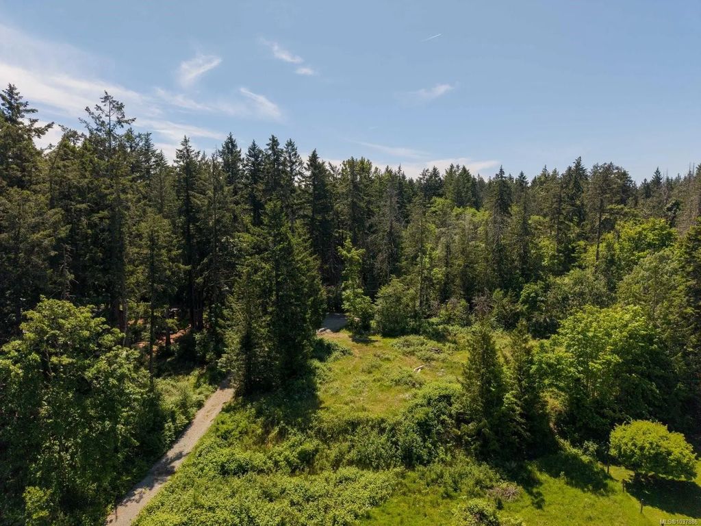 1220 Clayton Rd, North Saanich