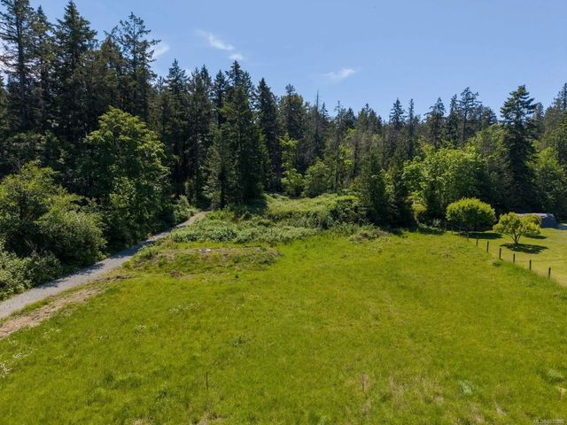 2 of 6 - 1220 Clayton Rd, North Saanich, BC