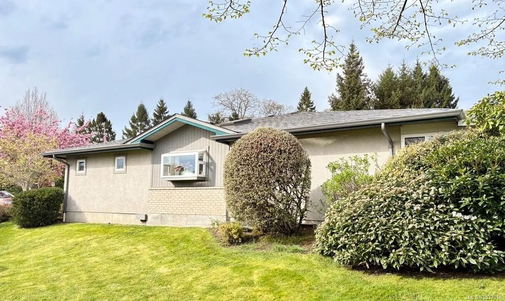 1473 Garnet Rd 14, Saanich