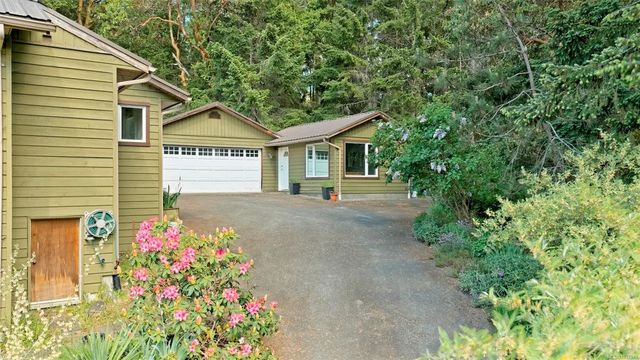 2 of 33 - 260 Old Divide Rd, Salt Spring, BC