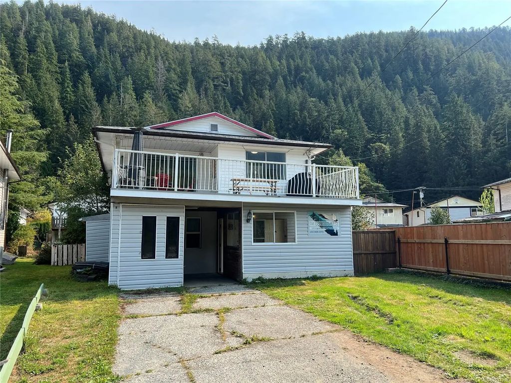 537 Maquinna Dr N, Tahsis