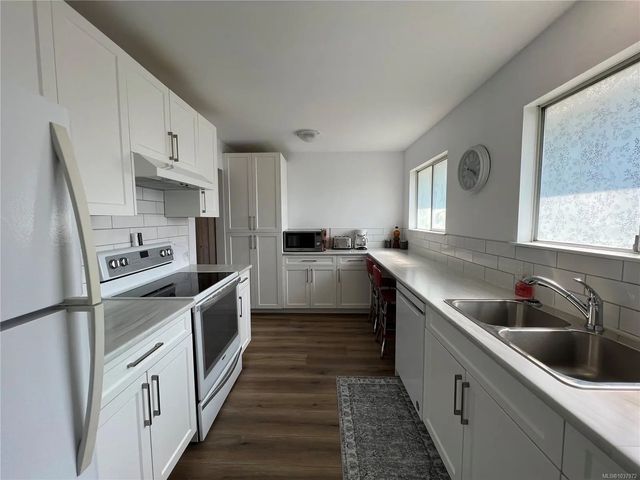 2 of 33 - 537 Maquinna Dr N, Tahsis, BC