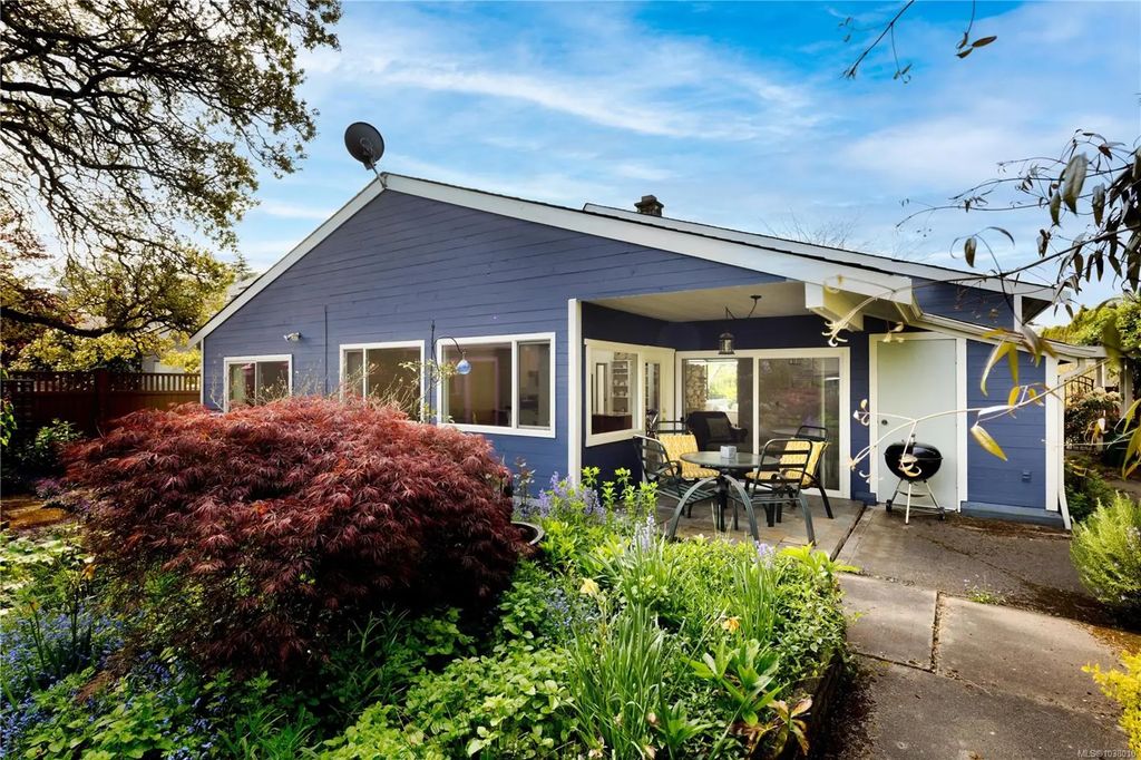 4395 Robinwood Dr, Saanich