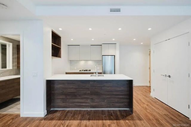 2 of 36 - 369 Tyee Rd 409, Victoria, BC