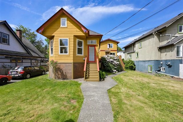 2 of 80 - 1620 Camosun St, Victoria, BC