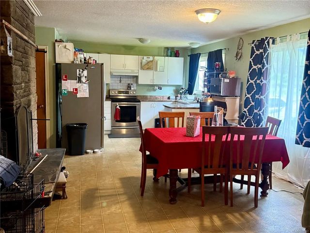 3 of 7 - 6080 Stuart Ave, Port Alberni, BC