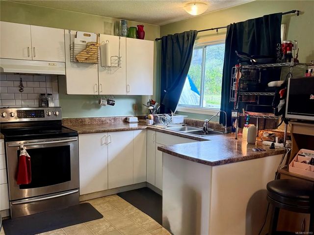 4 of 7 - 6080 Stuart Ave, Port Alberni, BC
