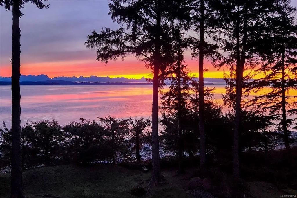 145 Petroglyph Way, Quadra Island