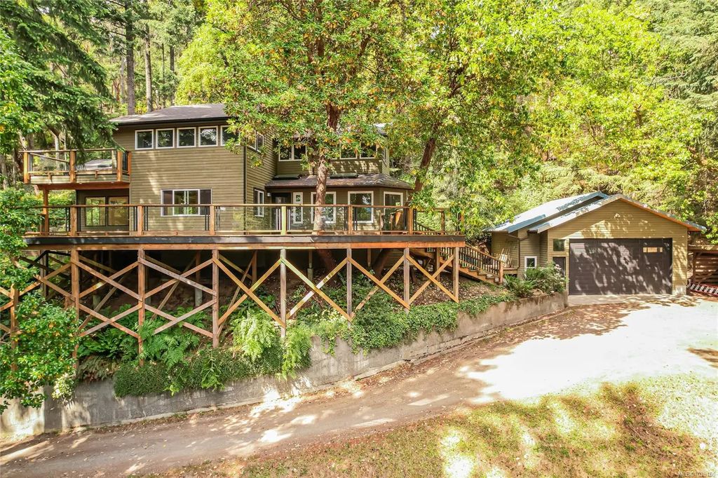 171 Lautman Dr, Salt Spring