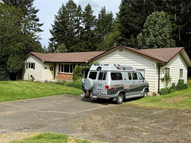 2 of 8 - 1673 Northwest Bay Rd, Nanoose Bay, BC