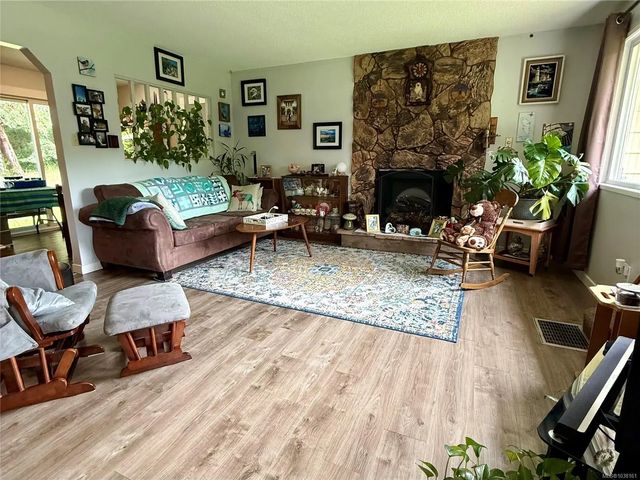 4 of 8 - 1673 Northwest Bay Rd, Nanoose Bay, BC