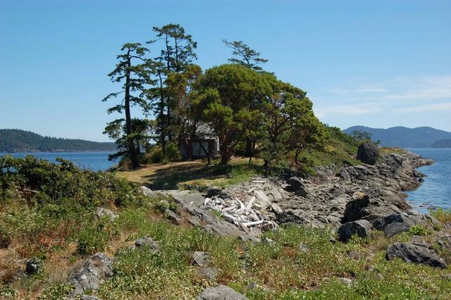 2 of 17 - 0 Fane Island, Pender Island, BC