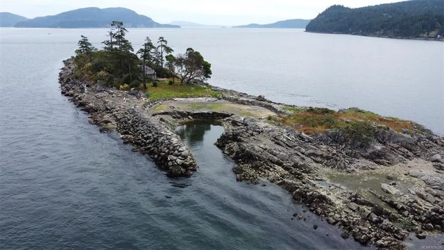 4 of 17 - 0 Fane Island, Pender Island, BC