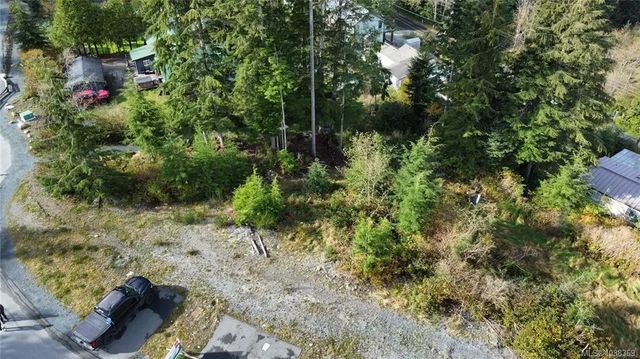 4 of 18 - 16922 Beachview Dr, Port Renfrew, BC
