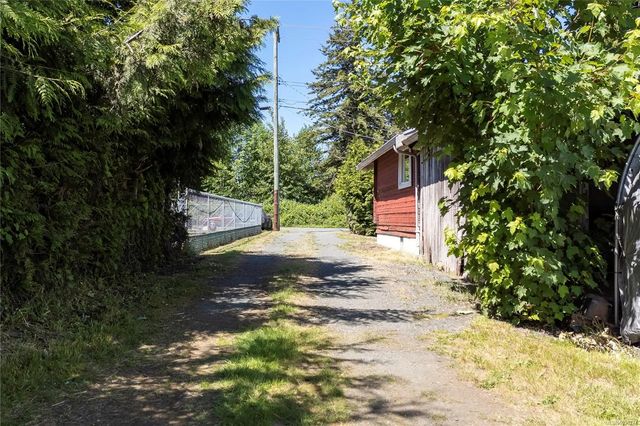 3 of 16 - 1621 Redwood St, Campbell River, BC