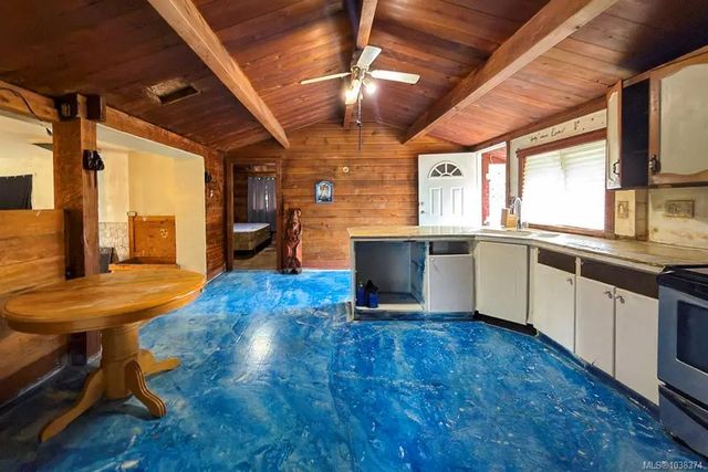 4 of 16 - 1621 Redwood St, Campbell River, BC