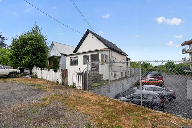 3 of 5 - 674 Farquhar St, Nanaimo, BC