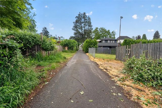 4 of 5 - 674 Farquhar St, Nanaimo, BC