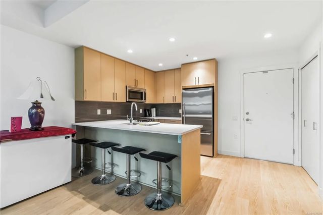 5 of 30 - 3912 Carey Rd 103, Saanich, BC