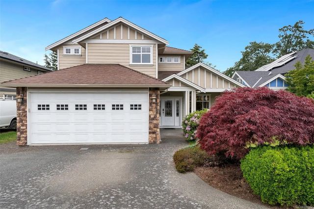 2 of 62 - 1713 Mamich Cir, Saanich, BC