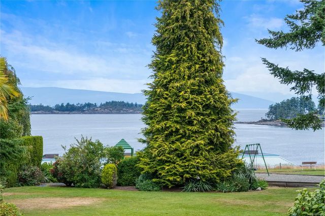 2 of 30 - 1165 Resort Dr 33, Parksville, BC