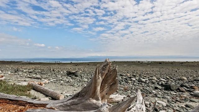 4 of 41 - 1494 Wilkinson Rd, Comox, BC
