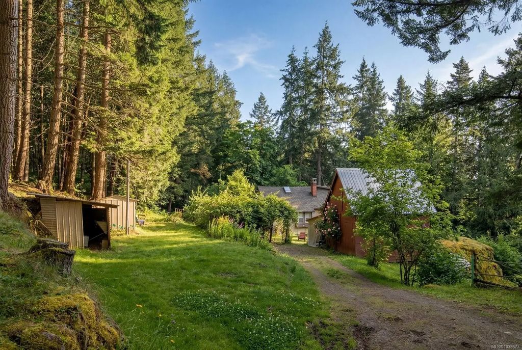 1183 Hillgrove Rd, North Saanich