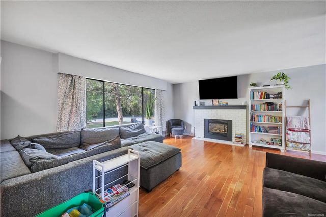 2 of 19 - 1591 Sharon Pl, Parksville, BC